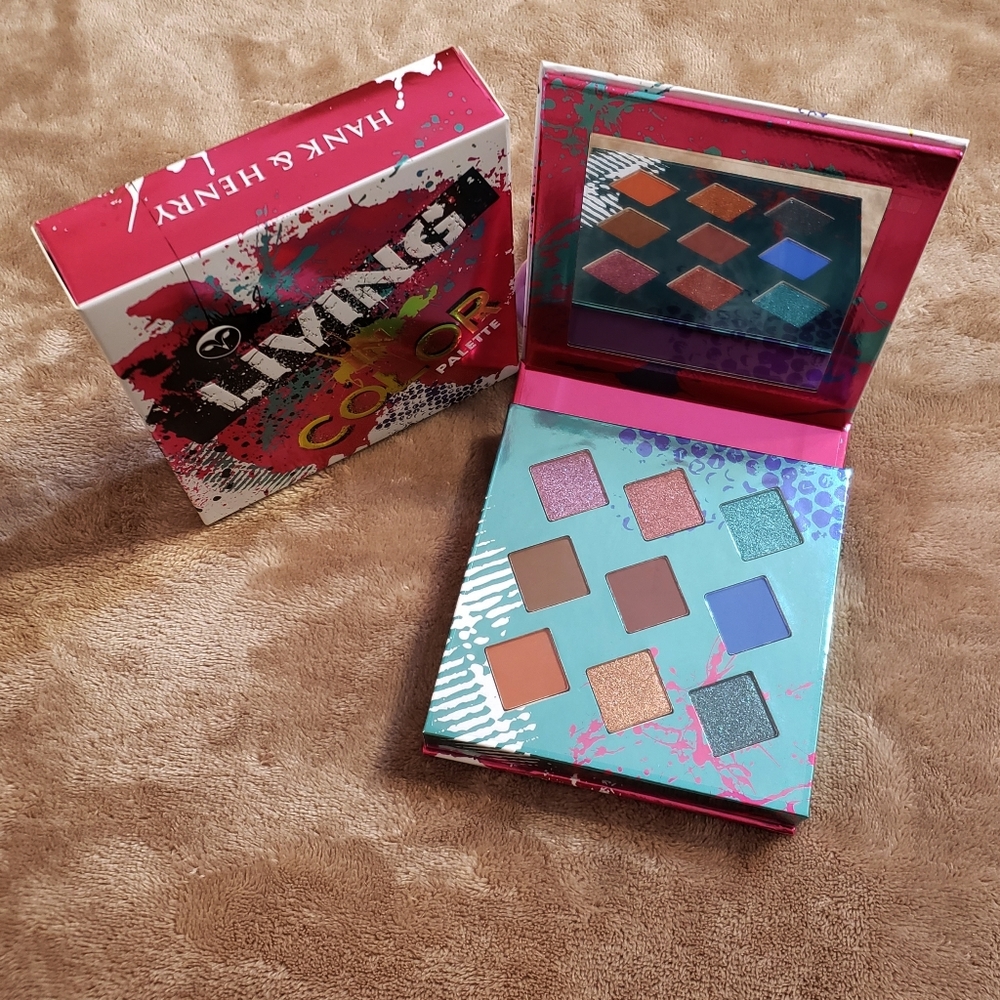 NIB. Living In Color Palette Eyeshadow Palette